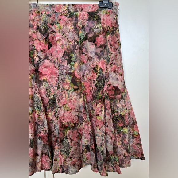 💎🌷ESCADA🌷SKIRT 🌷💎 🌷HOST PICK 🌷💎 - Picture 5 of 16